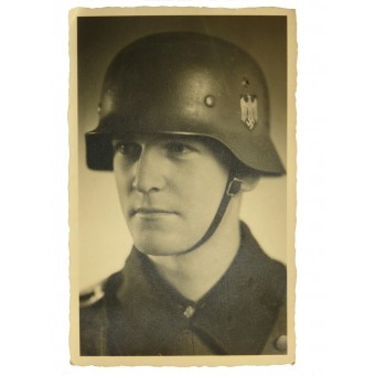 Wehrmacht heer soldier wearing helmet. Espenlaub militaria